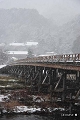 雪舞う渡月橋